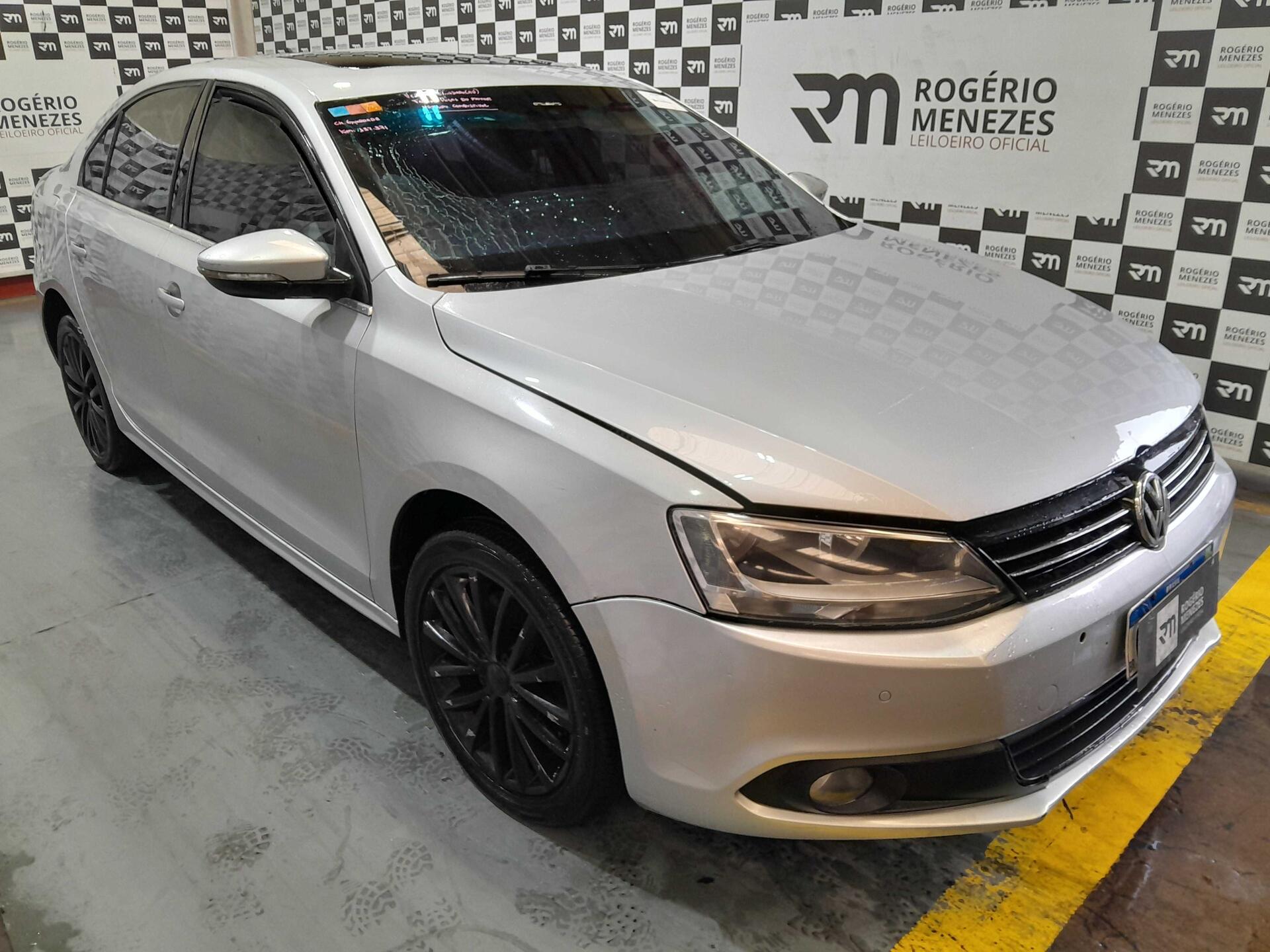 VOLKSWAGEN JETTA 2.0T 2013