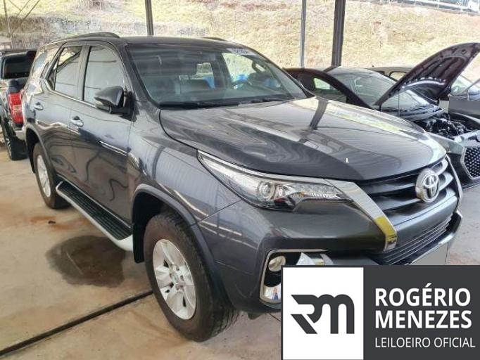 TOYOTA HILUX SW4 2017