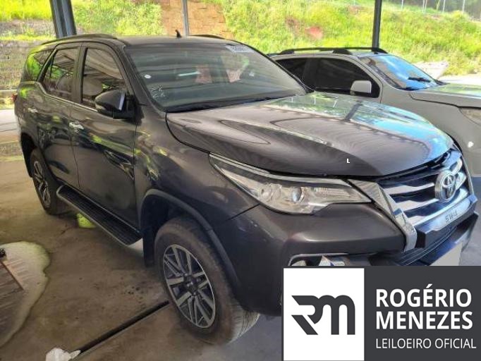 TOYOTA HILUX SW4 2019