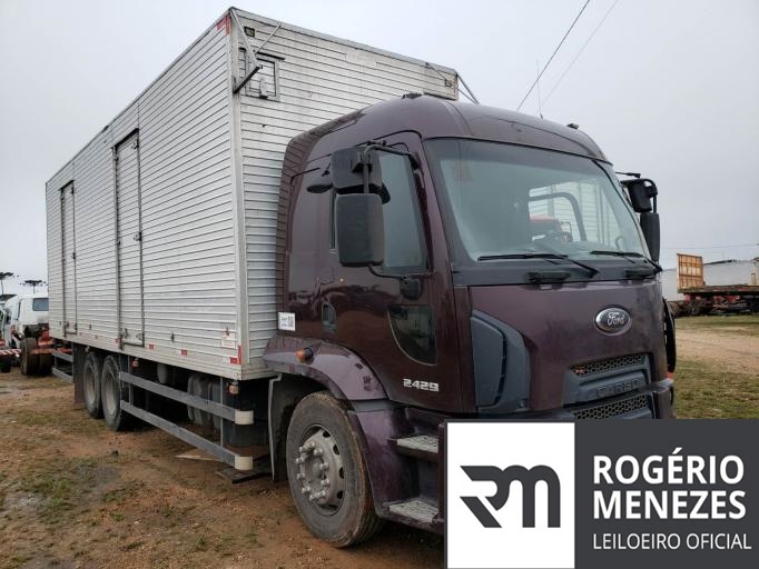 FORD CARGO 2013