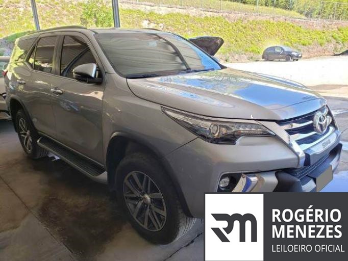 TOYOTA HILUX SW4 2018